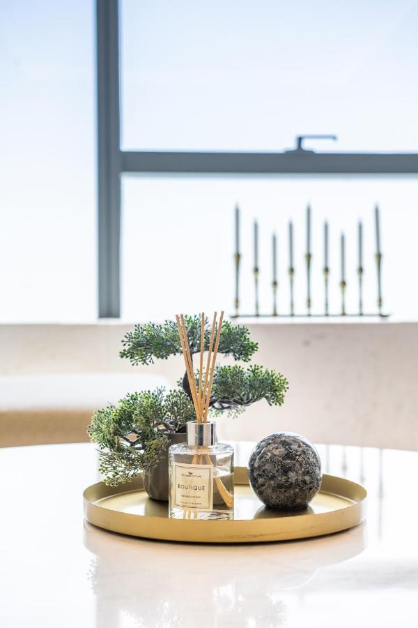 Ultra Luxury Palm Tower With Shared Hotel Facilities 迪拜 外观 照片